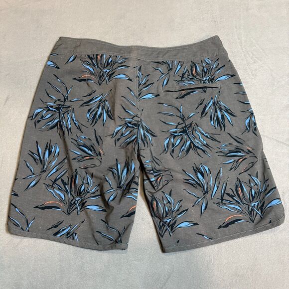 TravisMathew Leaf Print Swim Trunks Mens Gray Drawstring Resort Stretch Logo 34" - Picture 1 of 5